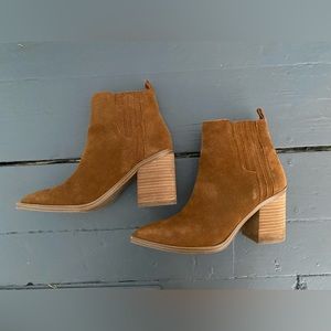 Steve Madden Suede size 6 booties